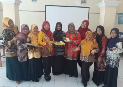 Pelatihan Tim Pelaksana PMT Lokal untuk Ibu Hamil KEK dan Balita Gizi Kurang di Desa Tritih Wetan Kecamatan Jeruklegi Kabupaten Cilacap