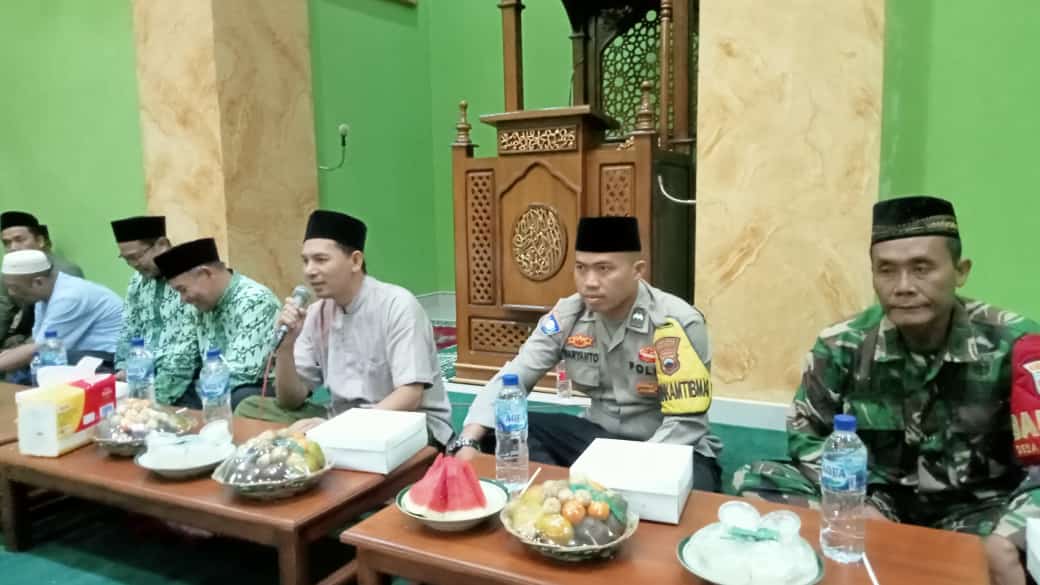 PJ Kepala Desa Tritih Wetan Hadiri Tarhim di Masjid Al Ikhsan Dusun Candragopa Desa Tritih Wetan