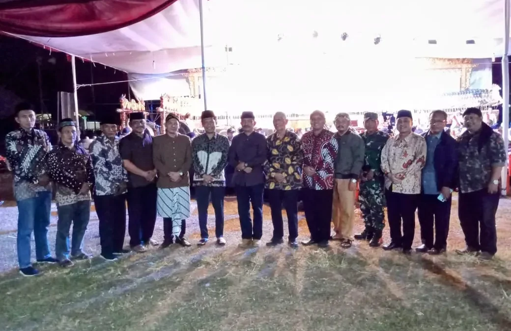 PENGAJIAN, DOA BERSAMA, DAN PAGELARAN WAYANG KULIT DALAM RANGKA TASYAKURAN DESA DESA TRITIH WETAN