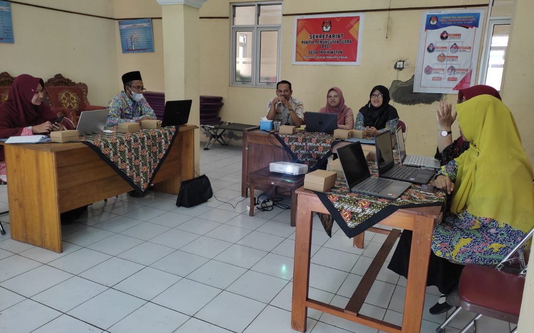 PELATIHAN APLIKASI SRIKANDI MEMPERKUAT KOMPETENSI PEMERINTAH DESA TRITIH WETAN KECAMATAN JERUKLEGI KABUPATEN CILACAP