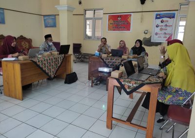 PELATIHAN APLIKASI SRIKANDI MEMPERKUAT KOMPETENSI PEMERINTAH DESA TRITIH WETAN KECAMATAN JERUKLEGI KABUPATEN CILACAP