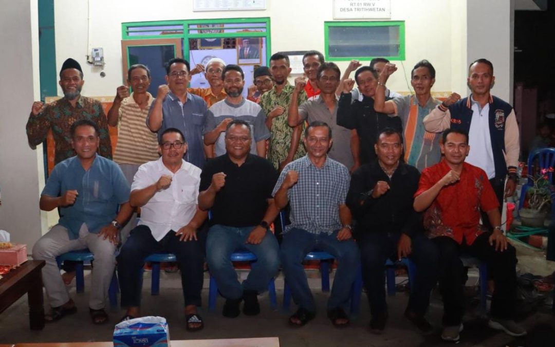 NGOBROL SANTAI KAPOLRES CILACAP DENGAN WARGA DESA TRITIH WETAN: AJAK WARGA MELAKSANAKAN KAMTIBMAS