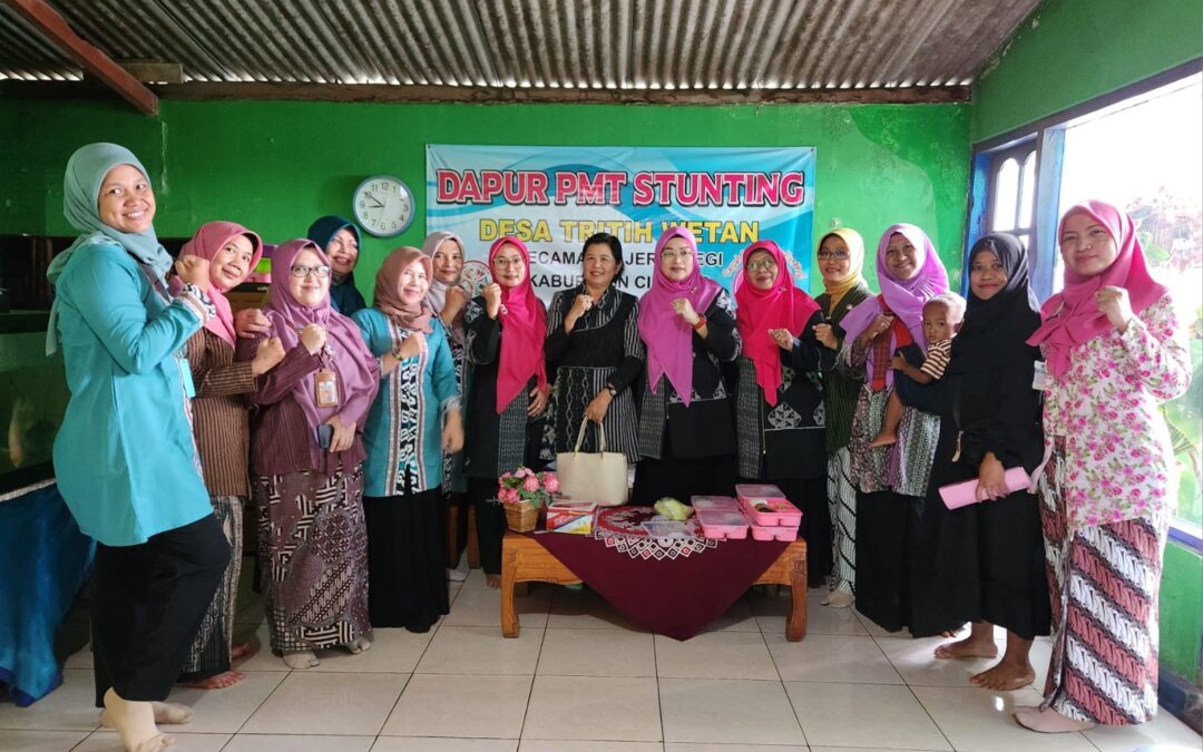 EVALUASI DAPUR PMT STUNTING DESA TRITIH WETAN BERSAMA TIM PENGGERAK PKK KECAMATAN JERUKLEGI DAN TIM PENGGERAK PKK KABUPATEN CILACAP