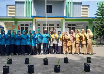 GERAKAN MENANAM CABAI PKK DESA TRITIH WETAN MENGHADIRKAN SEMANGAT KESEJAHTERAAN