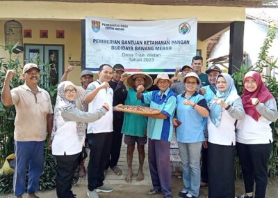 PEMBERIAN BANTUAN KETAHANAN PANGAN BUDIDAYA BAWANG MERAH DESA TRITIH WETAN KECAMATAN JERUKLEGI KABUPATEN CILACAP