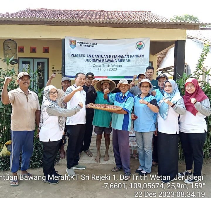 PEMBERIAN BANTUAN KETAHANAN PANGAN BUDIDAYA BAWANG MERAH DESA TRITIH WETAN KECAMATAN JERUKLEGI KABUPATEN CILACAP