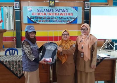 PEMBAGIAN PSN (PEMBASMI SARANG NYAMUK) KIT KEPADA 40 KADER PSN SE-DESA TRITIH WETAN KECAMATAN JERUKLEGI KABUPATEN CILACAP