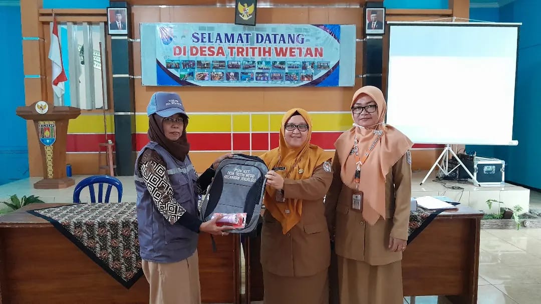PEMBAGIAN PSN (PEMBASMI SARANG NYAMUK) KIT KEPADA 40 KADER PSN SE-DESA TRITIH WETAN KECAMATAN JERUKLEGI KABUPATEN CILACAP