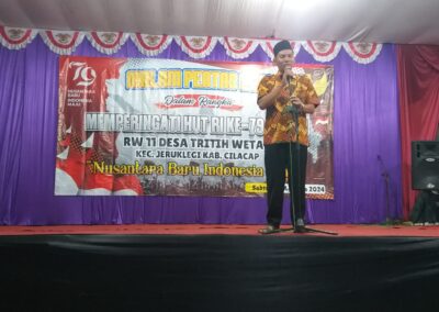 PJ KEPALA DESA TRITIH WETAN HADIRI MALAM PENTAS SENI PERINGATAN HUT RI KE-79 DI DUSUN JEROTENGAH DESA TRITIH WETAN