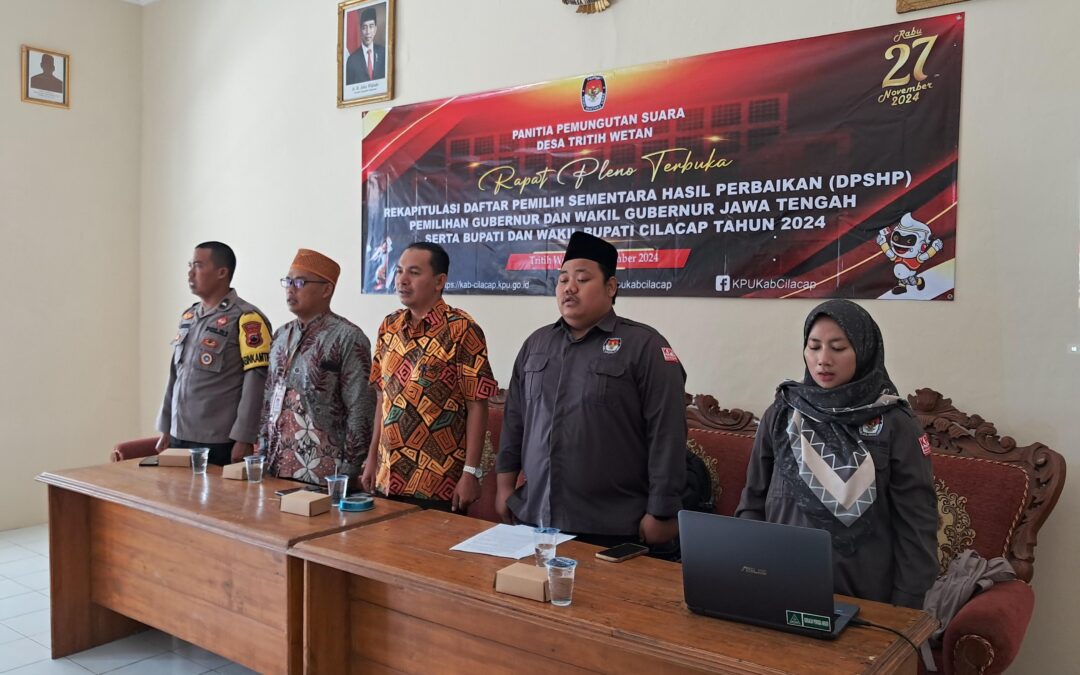 PJ KEPALA DESA TRITIH WETAN HADIRI RAPAT PLENO TERBUKA REKAPITULASI DPSHP PEMILIHAN GUBERNUR DAN WAKIL GUBERNUR JAWA TENGAH SERTA BUPATI DAN WAKIL BUPATI CILACAP 2024
