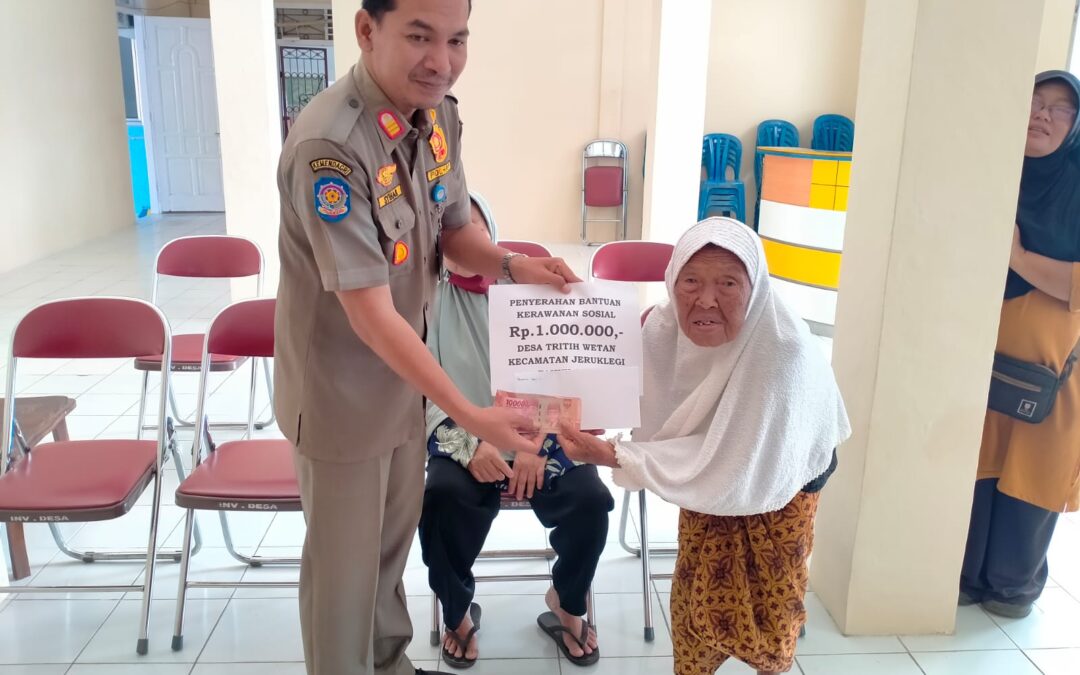 PENYERAHAN BANTUAN KERAWANAN SOSIAL BAGI WARGA DESA TRITIH WETAN