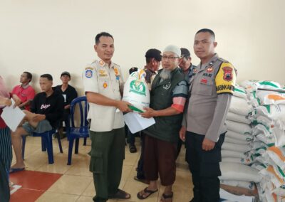 PENYALURAN BANTUAN PANGAN BERAS BULAN DESEMBER 2024 DI DESA TRITIH WETAN