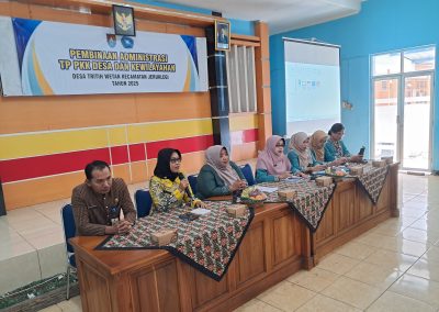 PEMBINAAN ADMINISTRASI TP PKK DESA DAN KEWILAYAHAN DESA TRITIH WETAN DIHADIRI KETUA TP PKK KECAMATAN JERUKLEGI